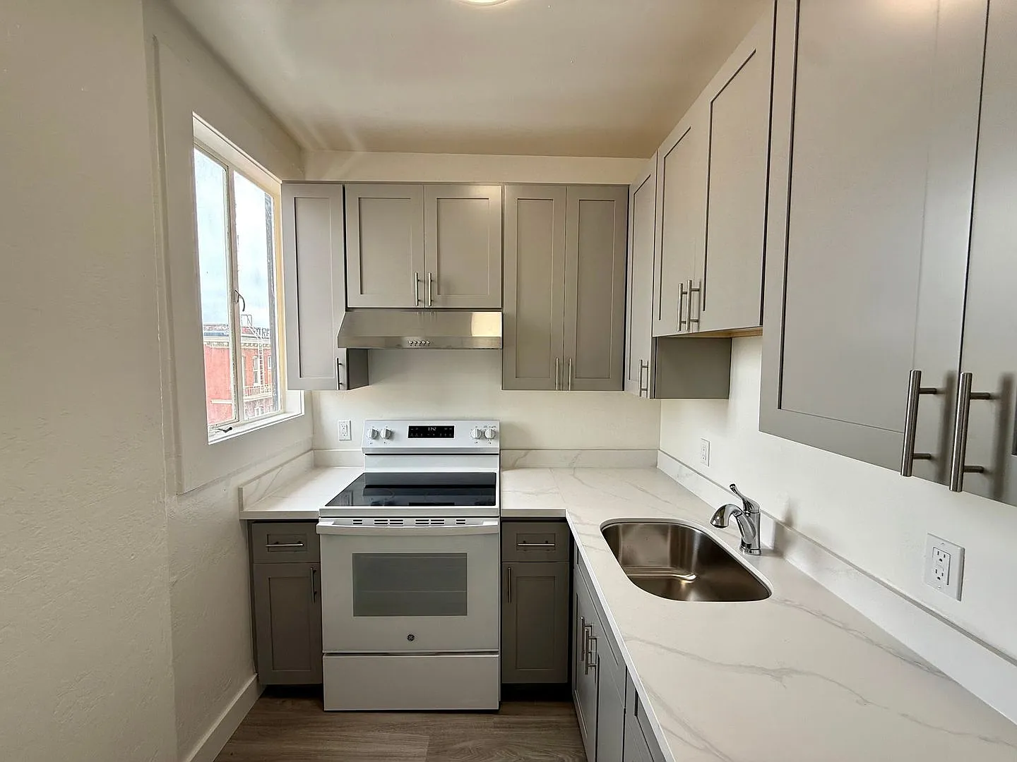 Chinatown 1BR w/ Updated Kitchen & Bathroom! — Photo 1