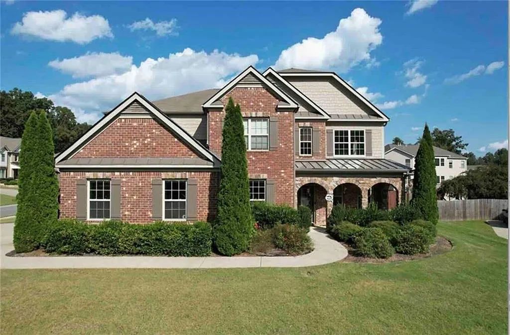 6 bed, 4.0 bath, 4249 sqft, $3,500 — Photo 1