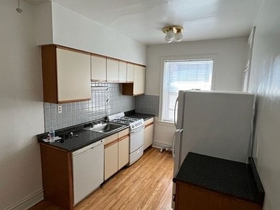 3rd image of 4407-15 N Greenview Ave #4407-3E