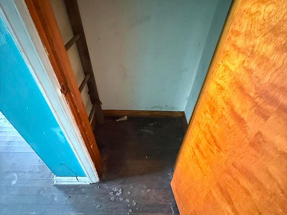 3rd image of 1414 S Champion Ave