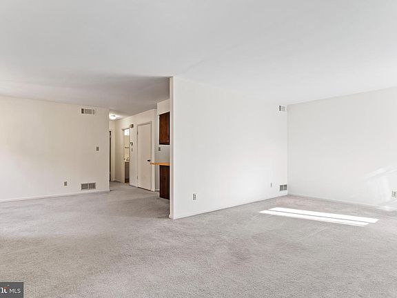 5th image of 819 Brian Dr