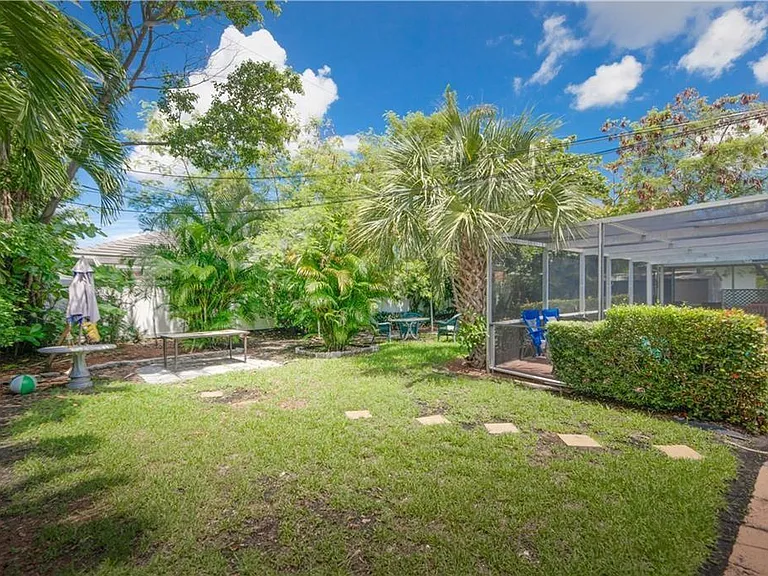 2613-2615 NE 33rd Ave — Photo 36
