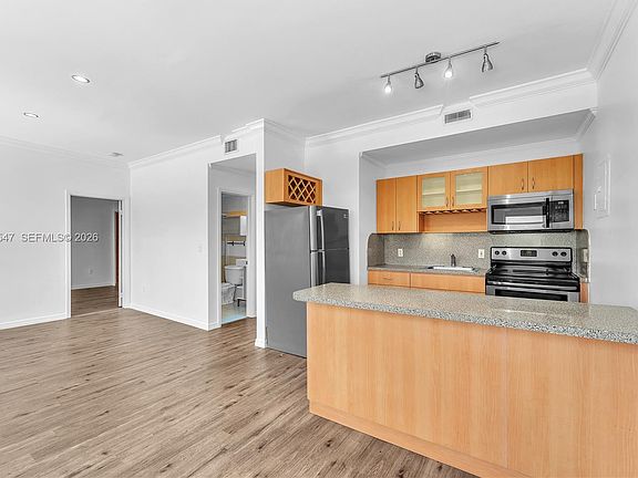 5th image of 737 Jefferson Ave APT 305