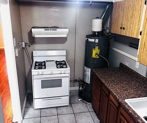 4th image of 409 W Lynwood Ave APT 1