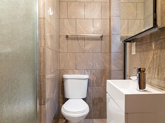 5th image of 203 E 14th St #6A