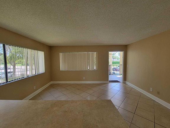 3rd image of 1637 Meadows Cir W