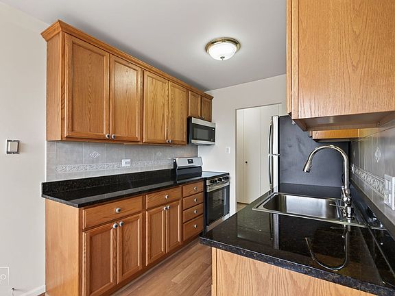 4th image of 7141 N Kedzie Ave APT 910