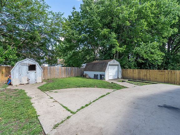 3rd image of 1275 E 36th Ct
