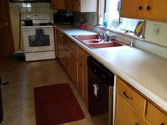 3rd image of 2938 N Farwell Ave