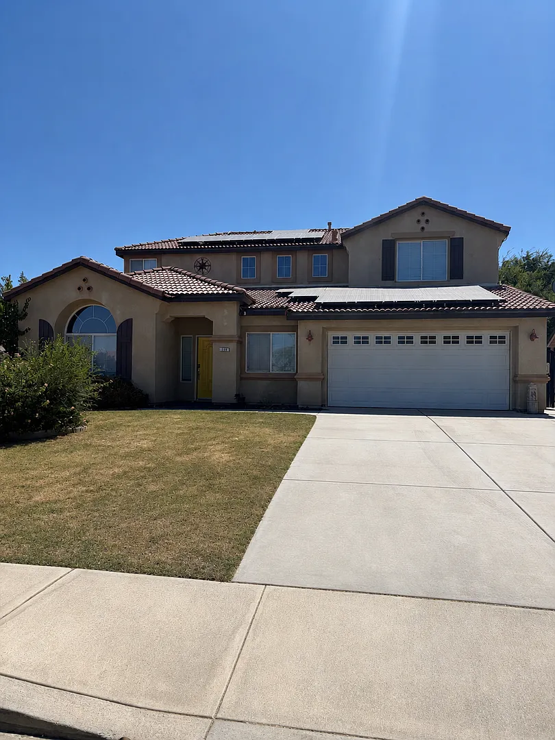 Spacious 5 Bedroom, 3 Bathroom Home in Stockdale Ranch Villas! — Photo 1