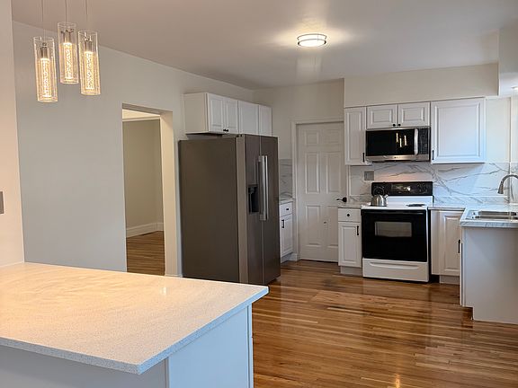 2nd image of 69 Elizabeth St #1