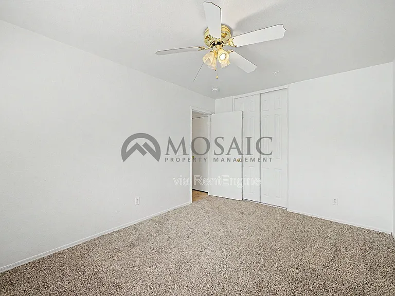 1004 E Cowboy Cove Trl — Photo 18
