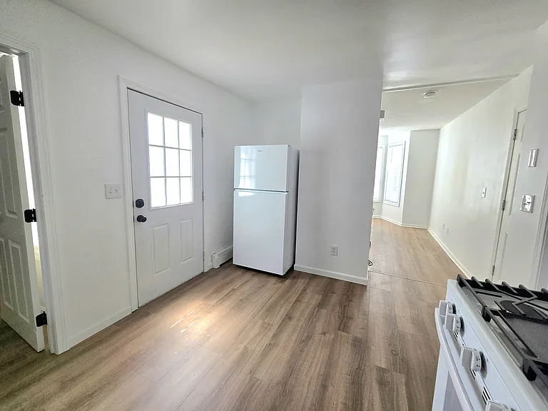 41 W L St #2 — Photo 9