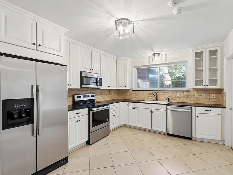 1367 Riverbirch Ln — Photo 10