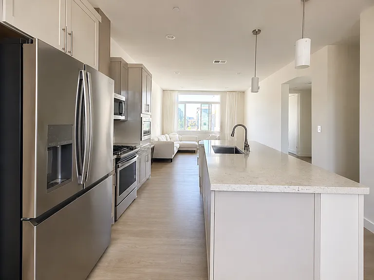 411 Toyama Dr — Photo 9