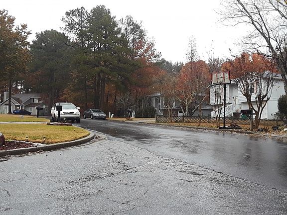 4th image of 5668 Bradley Cir