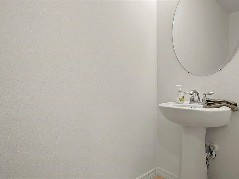 6305 Springmont Loop — Photo 32