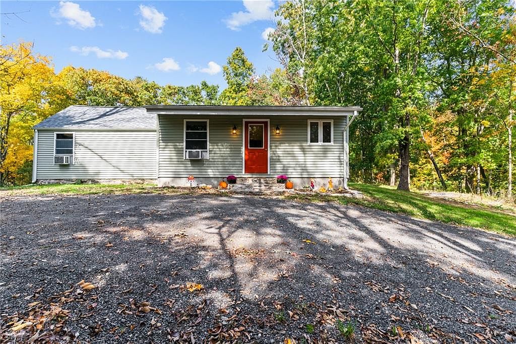 216 Pompeo Rd, North Grosvenordale, CT 06255 Zillow