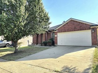 7010 Lake Whitney Dr, Arlington, TX 76002