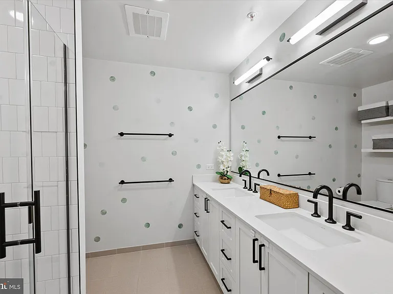 1211 Van St SE #601 — Photo 17