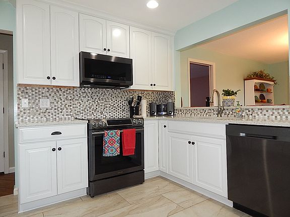 3rd image of 603 Shady Ln
