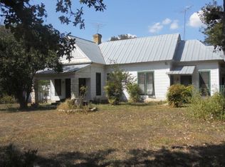 115 E Wyatt St, Center Pt, TX 78010