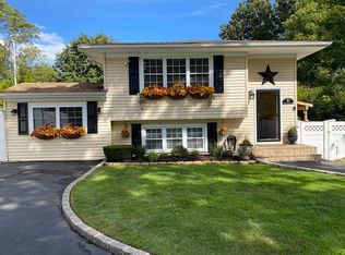 91 Holbrook Rd, Centereach, NY 11720