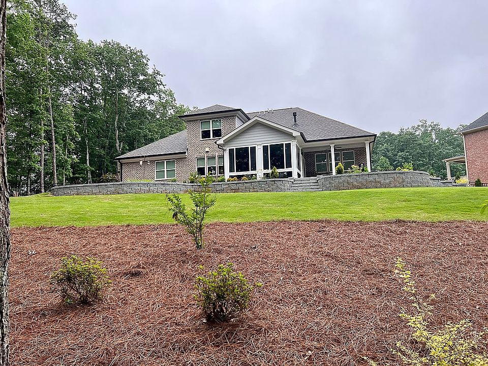 2nd image of 76 Saint Ives Cir