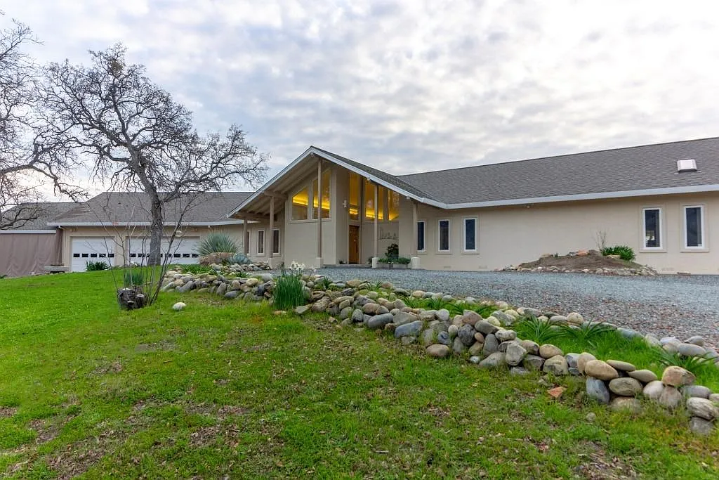 13665 Salinas St photo 1
