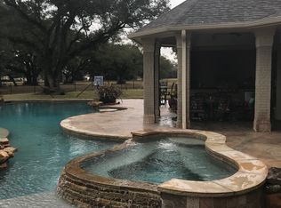 3 Oak Park Ct, Angleton, TX 77515