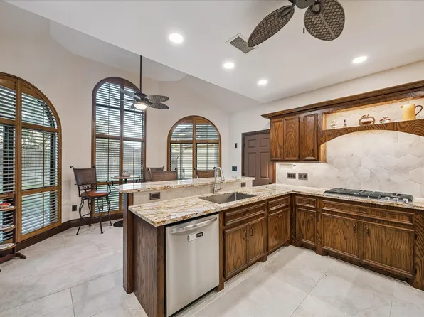 608 Westview Terrace Dr, Sealy, TX 77474
