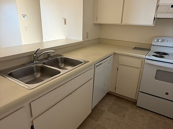 3rd image of 4857 College Ave #301