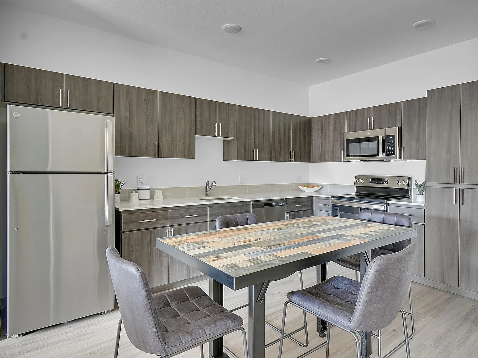 59 Evergreen — Photo 1
