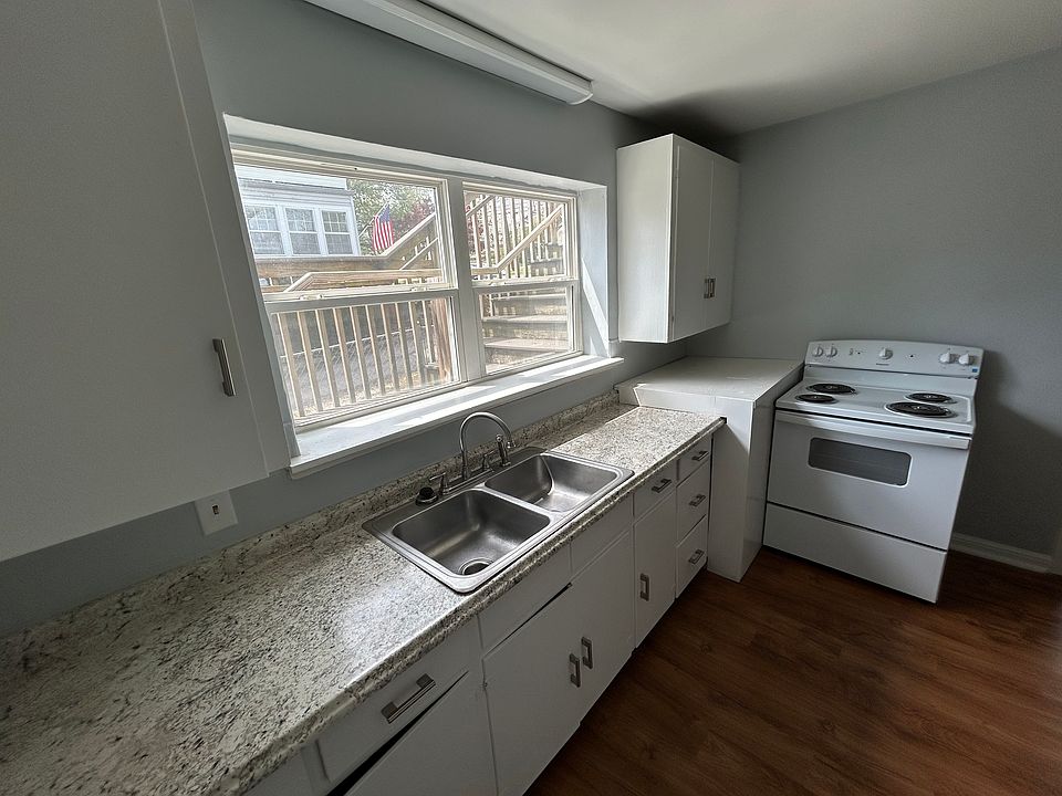 1st image of 2422 Highland Dr APT 4