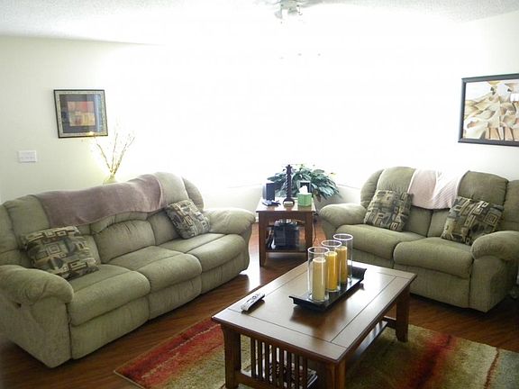 4th image of 622 Cairn Cir