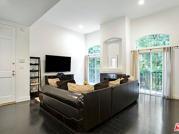3rd image of 813 N Martel Ave #6