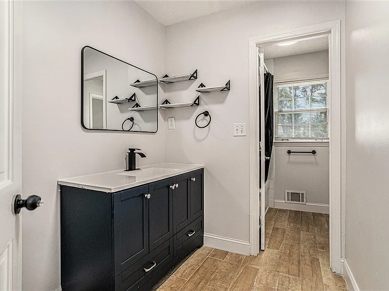 Holmes Dr SW — Photo 5