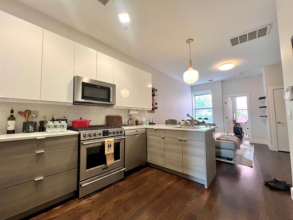 1st image of 267 Baldwin Ave Unit 401