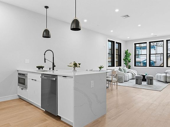 5th image of 74 Horace St #3
