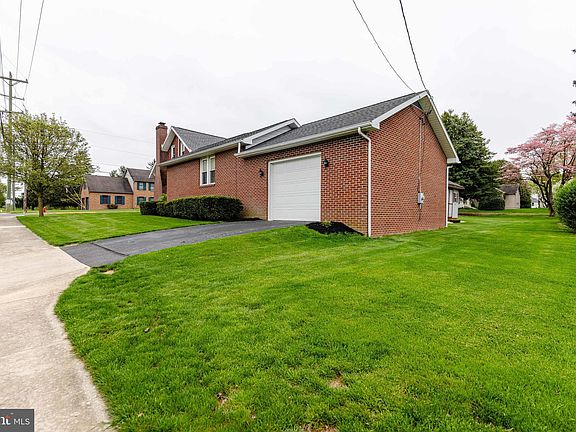 3rd image of 164 N Linden Ave