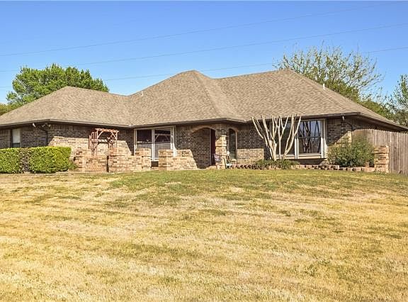 3rd image of 601 John Charles Dr