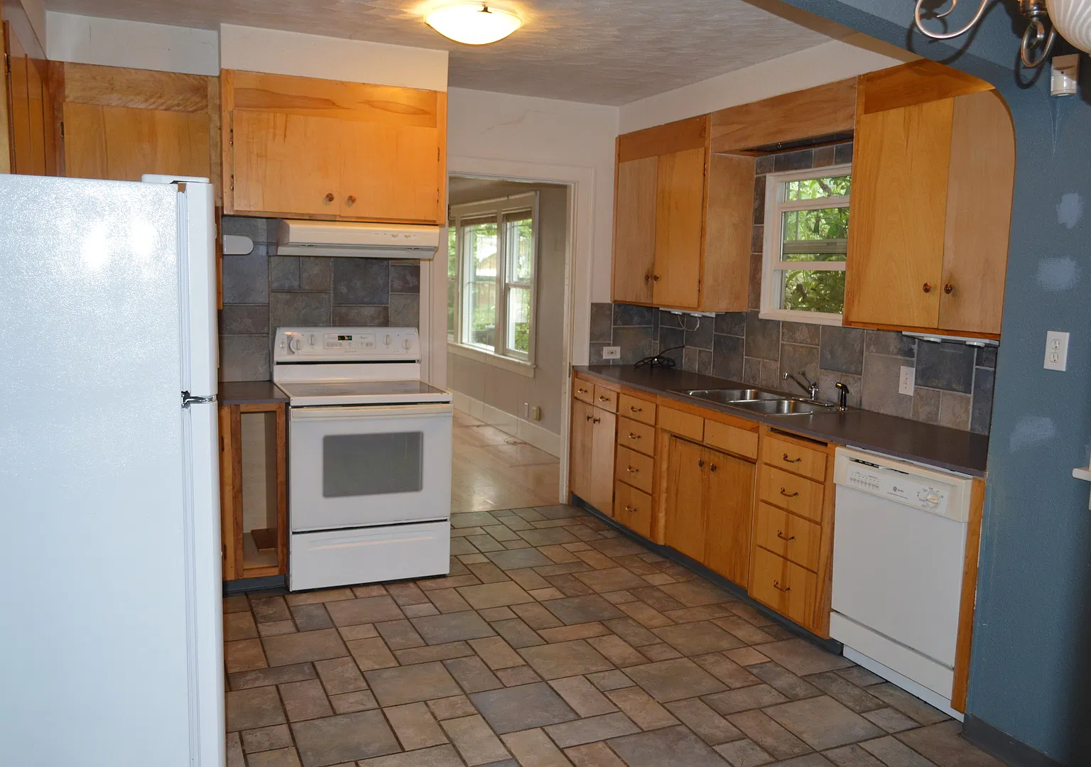 Spacious 2 bedroom in Tacoma — Photo 2