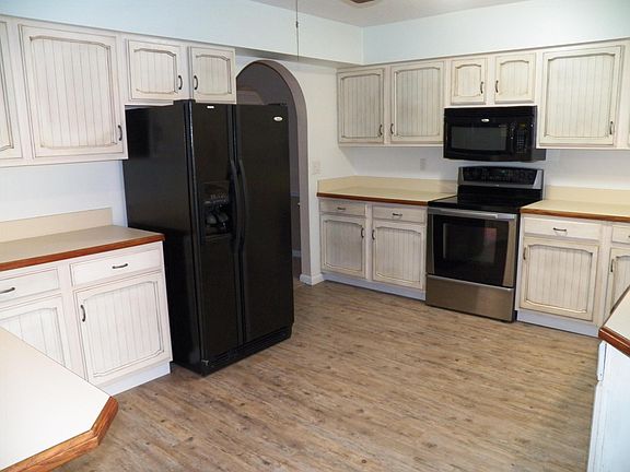 2nd image of 907 SE Belfast Avenue