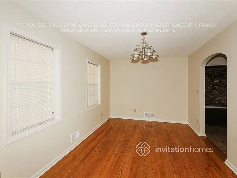 323 Princess Ave — Photo 3