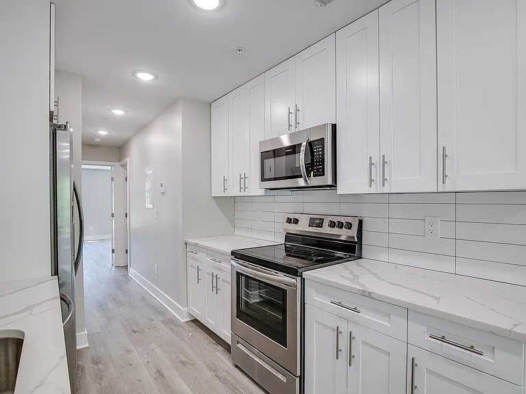 2015 N College Ave — Photo 11