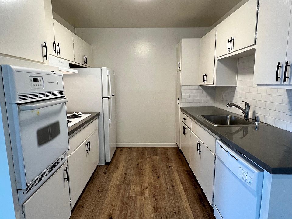 1st image of 1984 Latham St #32