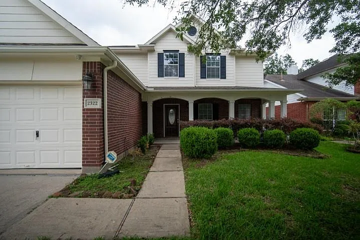 2322 Cool Springs Ln — Photo 3