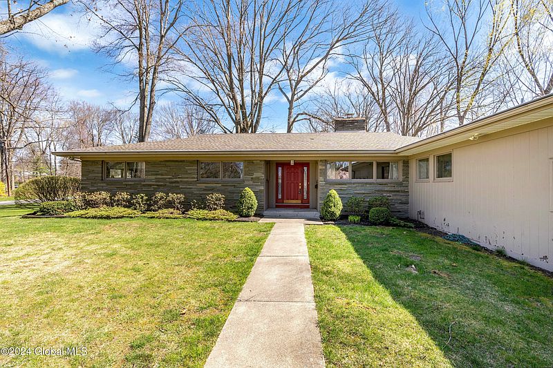 2nd image of 29 Pine Tree Lane