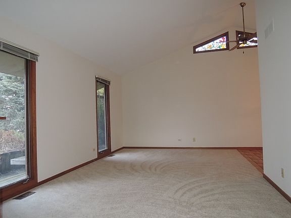 3rd image of 24265 Graver Ln