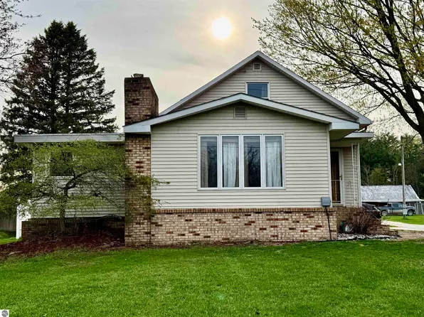 5322 S Lachance Rd, Lake City, MI 49651